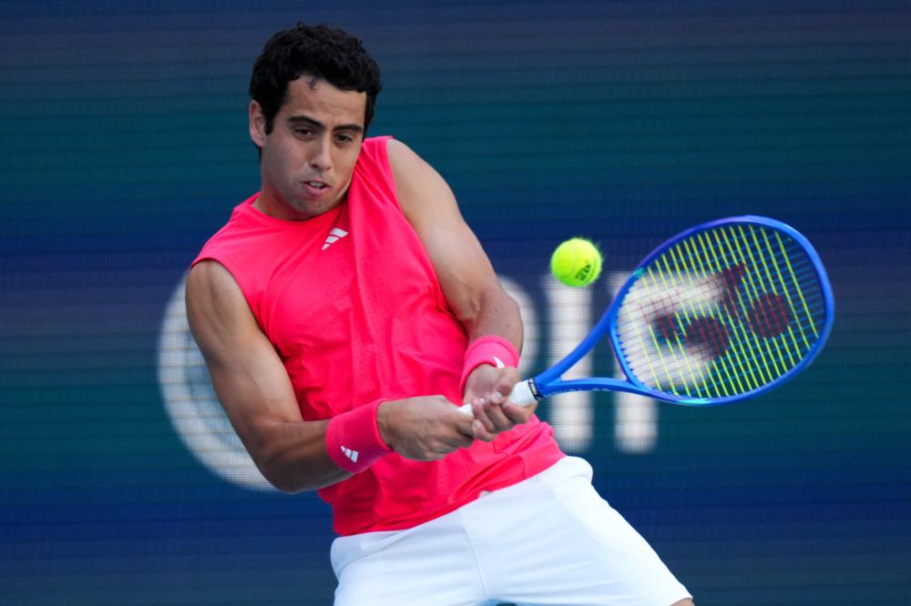 以压倒性的 以压倒性的